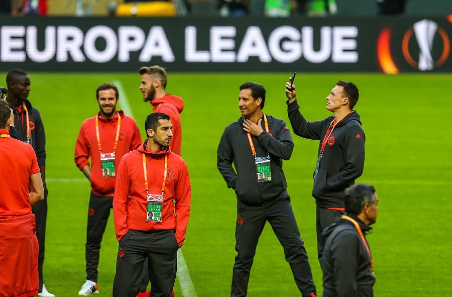 包含终极之夜！即时盘口冠军悬念即将揭晓的词条