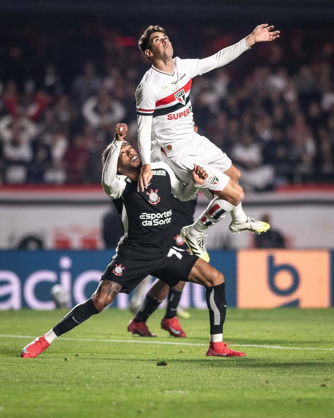 英格兰队险胜德国队,马龙点燃赛场 英格兰队险胜德国队,马龙点燃赛场