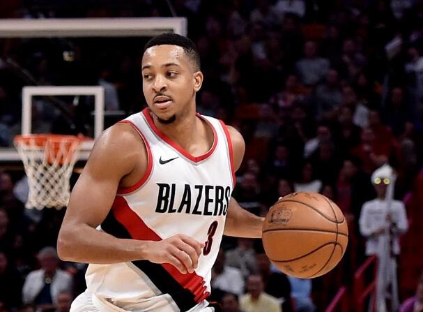 深圳队鏖战青岛队，麦科勒姆高光表现