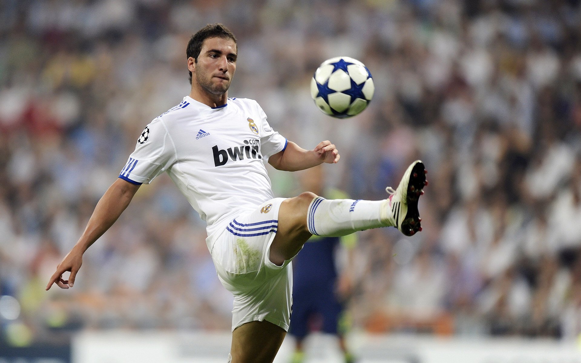 季后赛抢七之夜，小贾伦·杰克逊用一场数据爆炸，写下送给时间的另类情书