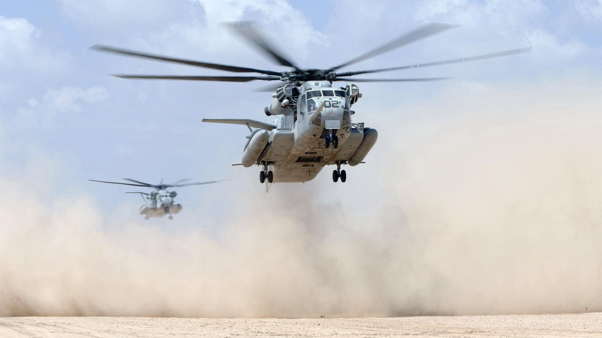 球场上的三重世界,神像、壁画与流动的资本