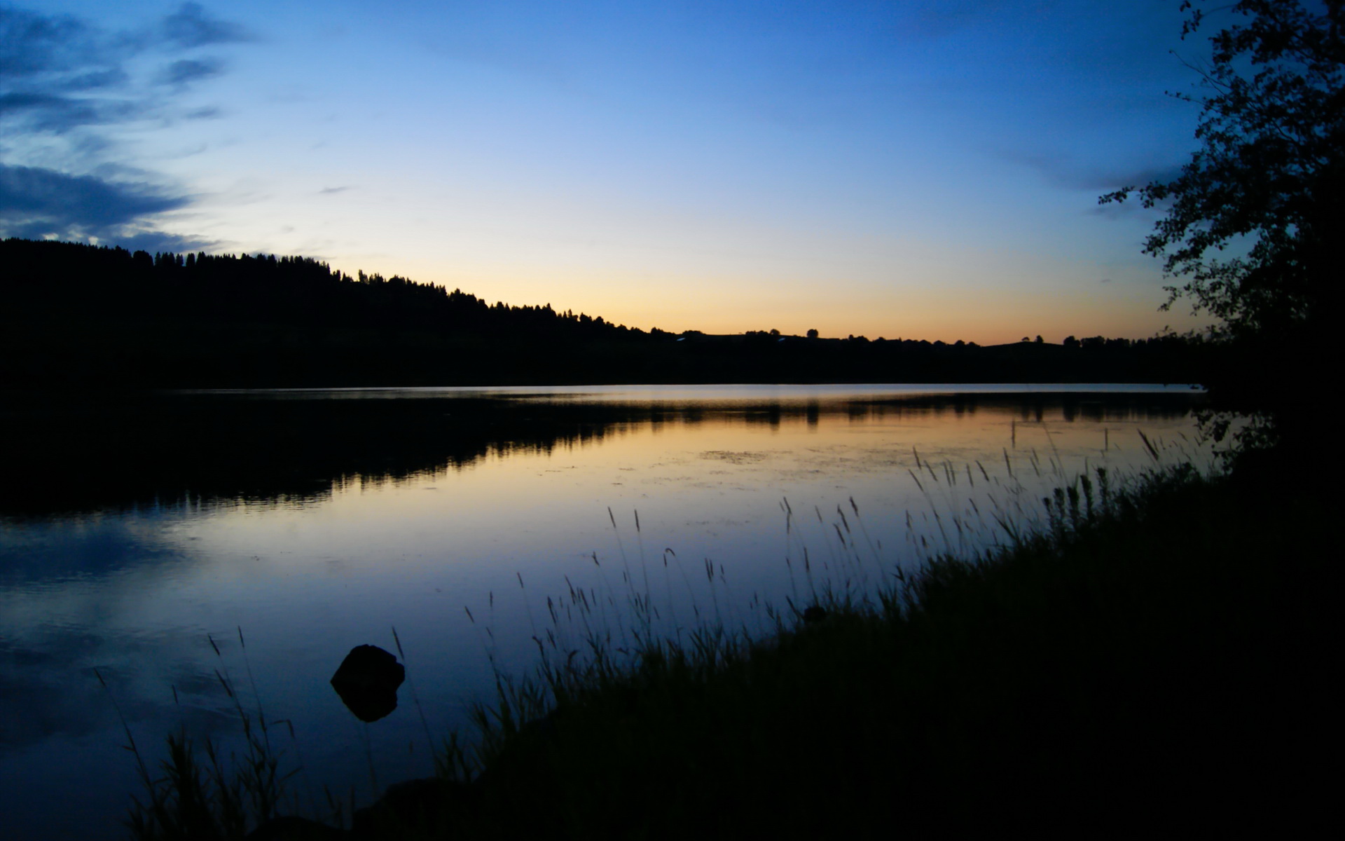 红牛铁骑横扫摩纳哥，F1街道赛焦点战，公牛击溃银色马刺